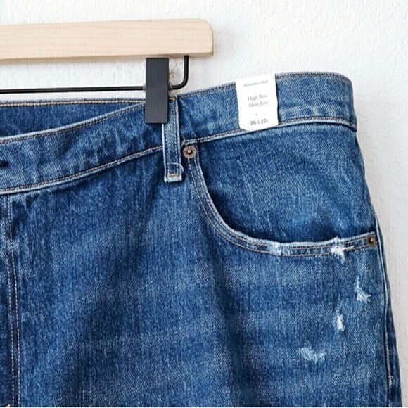 New! Abercrombie and Fitch High Rise Mom Jean Tapered Distressed Jeans Tall Long - Picture 4 of 12